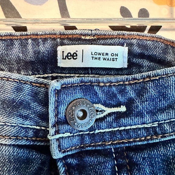 Lee Denim Shorts - Picture 3 of 4